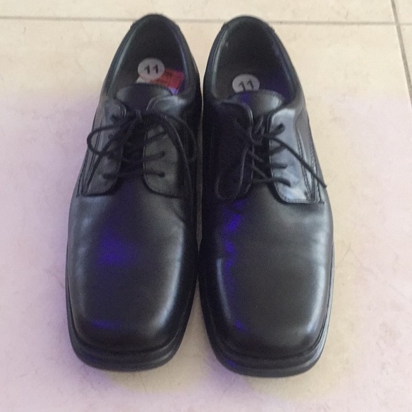 dockers non slip shoes